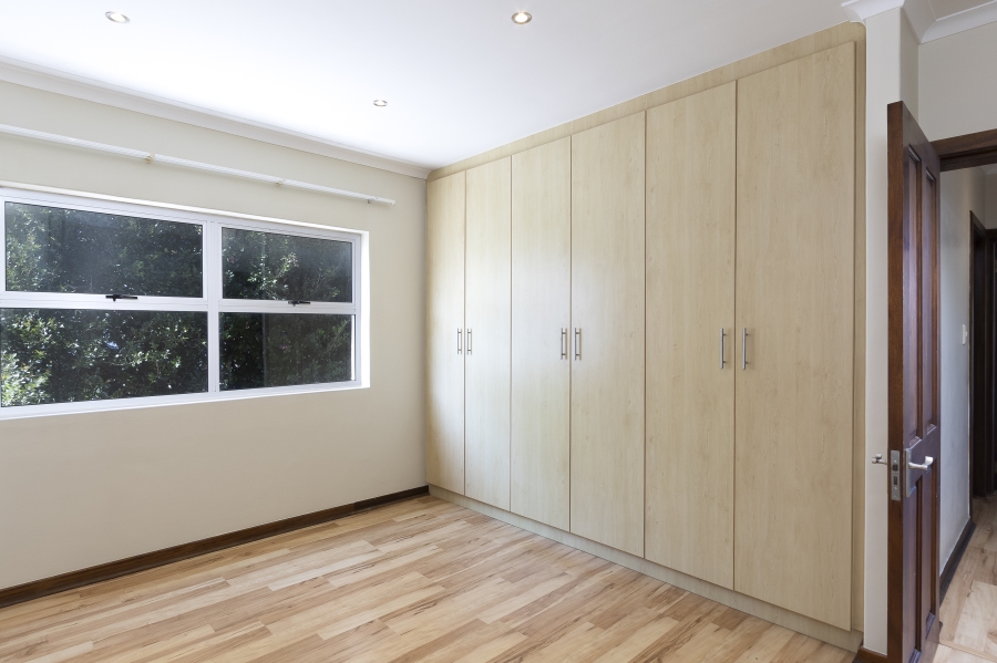 To Let 4 Bedroom Property for Rent in Heldervue Western Cape